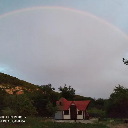 Casa de Férias Immaculate 2-bed Near Krka Waterfalls *