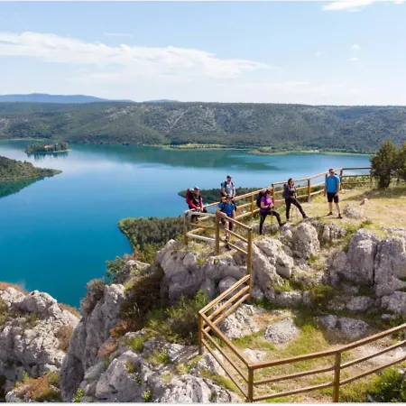 Immaculate 2-bed Near Krka Waterfalls Casa de Férias Rupe