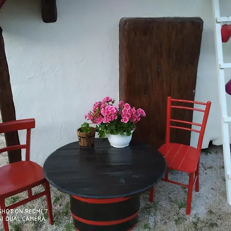 Immaculate 2-bed Near Krka Waterfalls