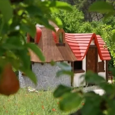 Immaculate 2-bed Near Krka Waterfalls