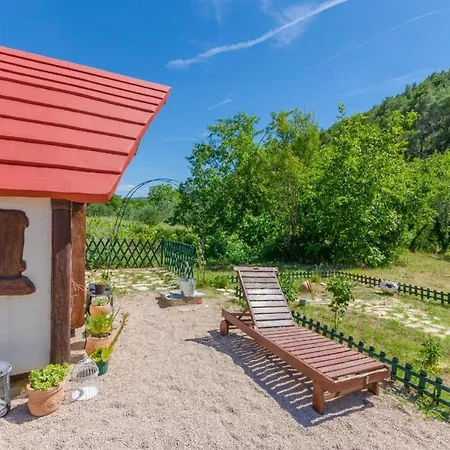 Immaculate 2-bed Near Krka Waterfalls *