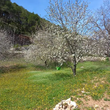 Immaculate 2-bed Near Krka Waterfalls