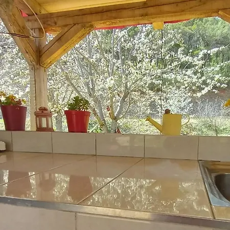 Casa de Férias Immaculate 2-bed Near Krka Waterfalls