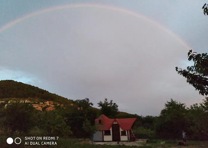 בית נופש Immaculate 2-bed Near Krka Waterfalls *