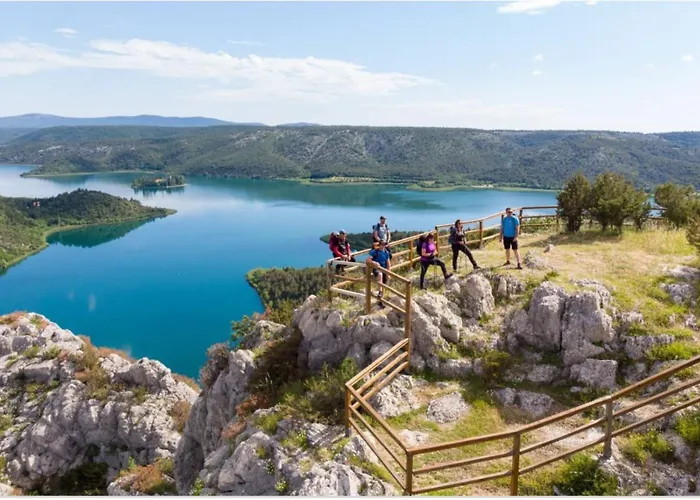 Immaculate 2-bed Near Krka Waterfalls Дом отдыха Rupe