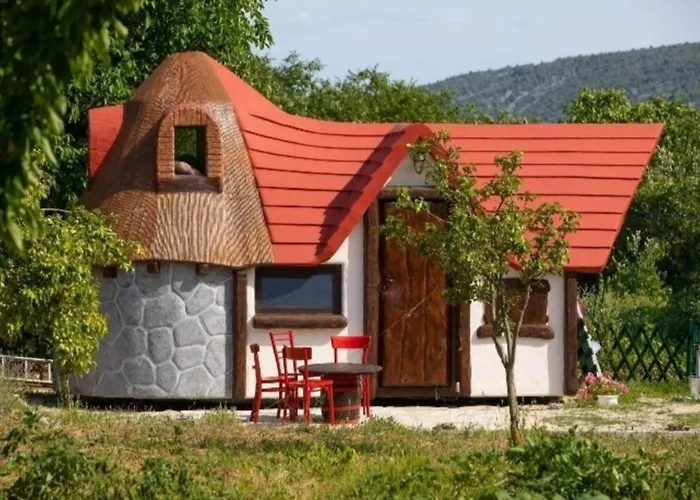 Immaculate 2-bed Near Krka Waterfalls Дом отдыха Rupe