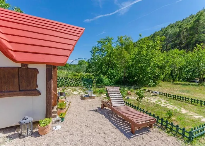 Immaculate 2-bed Near Krka Waterfalls *