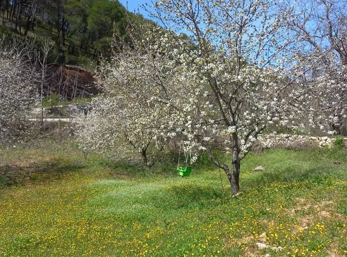 Immaculate 2-bed Near Krka Waterfalls