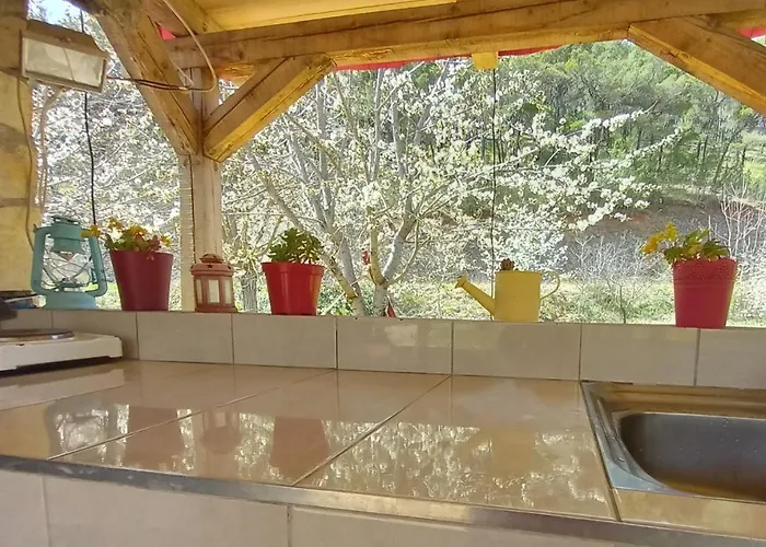 Дом отдыха Immaculate 2-bed Near Krka Waterfalls